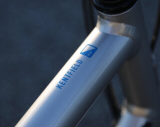 Detail image of a Kentfield 2 bike top tube.