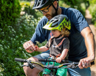 Kids Ride Shotgun handlebars and Kids Troy Lee Designs Helmet
